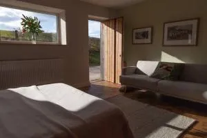 "The Studio" Contemporary studio with organic swimming pool - Grayrigg