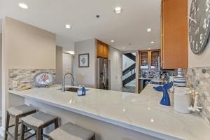 Sands Of Kahana PH 381 3Bd 3Ba OF condo