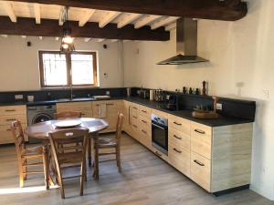 Havre de paix et de verdure proche Walibi et A43 - 4 étoiles