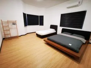 Lagoon Ibai 4BR Corner Lot 14Pax HOME with Netflix, Free WIFI by Suite18 - Kampong Kuala Ibai