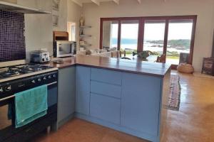 Hilltop Heaven, Walk to beach, Pool, Ocean & River views