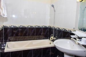 Deluxe Double Room with Bath room in Clifton Rezidor