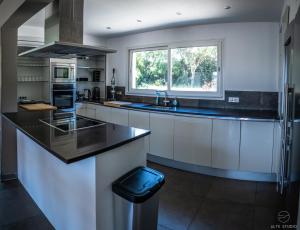 Villas Casa Lagone - Villa Luxe avec Piscine et Superbe Vue : photos des chambres