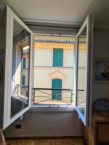 Una Finestra su Rapallo by PortofinoVacanze