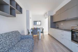 GuestHost - Milano Cosy APT with Balcony!