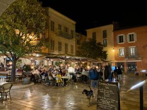 Villas Exceptional Valbonne Village Historical House : photos des chambres