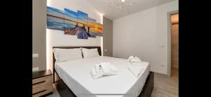 APPARTAMENTO INCANTEVOLE CON VISTA LAGO E SERVIZI