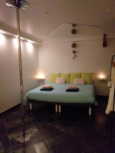 Love hotels Le Ptit Spa de L'Abbaye Suite love et Spa prive : photos des chambres