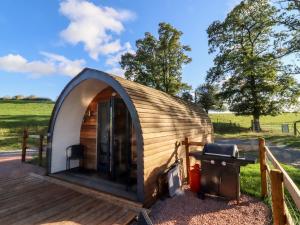 Goose Pod at Salford Court Farm Fishing Cabins