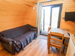 Goose Pod at Salford Court Farm Fishing Cabins