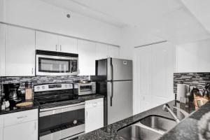 Yacht Club Newly renovated parking included