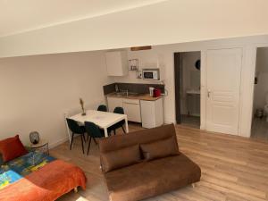 Appartements studio 2 RDC henriville : photos des chambres