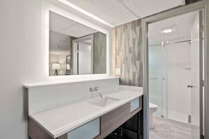 Standard Queen Room room in The Elmwood