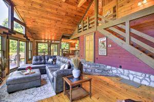 Family Cabin with Fire Pit, 9 Mi to Sugar Mtn Slopes