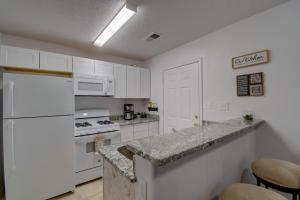 NEWLY RENOVATED home located in the heart of ABQ