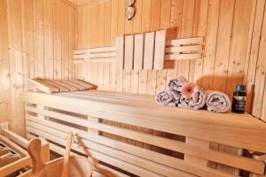 FLEESENTRAUM Seeadler Grand Maisonette - Für Golfer und Familien - Sauna Kamin Balkon Nintendo - Hunde willkommen!