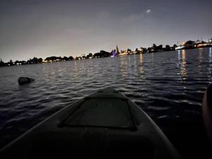 SuperVilla - Lakefront - Sunsets, Kayaks, Grill