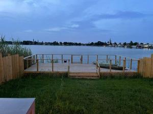 SuperVilla - Lakefront - Sunsets, Kayaks, Grill