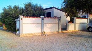 Manora guest pool house Sucuraj