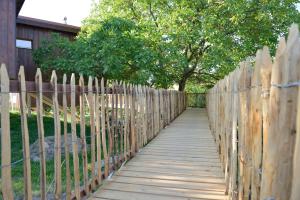 Cabane dans les arbres Swin-golf de Cremin