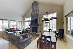 Summit Lift 240 - Elkdale