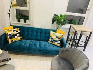 Cheerful 2 Bedroom Homely Apartment, Sleeps 6 Guest Comfy, 3x Double Bed, Parking, Free WiFi, Suitable For Business, Leisure Guest,Glasgow, Glasgow West End, Near City Centre