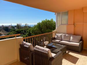Beautiful Holiday Apartment 2 Bedroom Beach and Pool Malaga Marbella Calahonda Royale Mijas Costa Spain