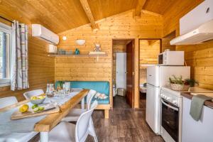 Campings Camping Le Bois Fleuri : photos des chambres