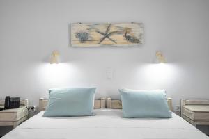 Budget Triple Room with Street view | No Balcony room in Hotel Iris