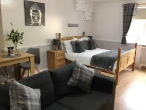 Meerkat Manor - Colwall