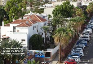 Las Americas Luxury Low-Cost Apartment with Terrace & Views