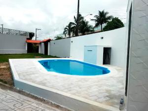 Casa com lazer e a 200 m da praia em Peruibe SP