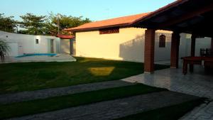 Casa com lazer e a 200 m da praia em Peruibe SP