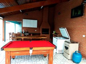 Casa com lazer e a 200 m da praia em Peruibe SP