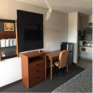 Queen Room with Two Queen Beds room in Hebbronville Executive Inn