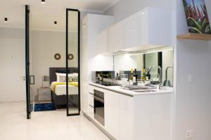Modern 1 Bedroom Executive Apartment in Waterfall