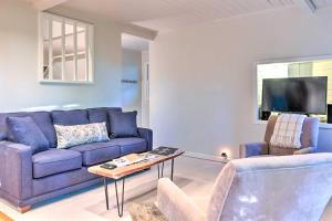 Highlands Home with Fireplace, Views, and Trails!