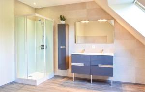 Maisons de vacances Stunning Home In Saint-denoeux With Wifi : photos des chambres
