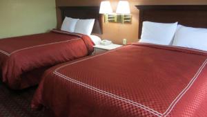 Queen Room with Two Queen Beds - Non-Smoking room in Americas Best Value Inn and Suites Houston FM 1960