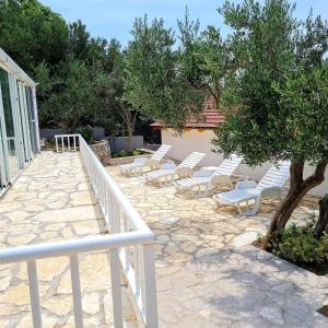 Vila Maslina Apartments mit Pool und Garten nahe am Strand