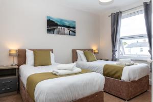 Cheltenham-Spacious 2 Bedroom Home-Sleeps 6-Parking-Garden-Wifi