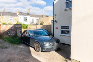 Cheltenham-Spacious 2 Bedroom Home-Sleeps 6-Parking-Garden-Wifi