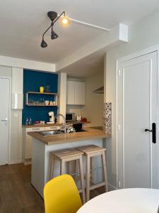 Appartements Cosy T1 ! Proche commerces et axes routiers : photos des chambres