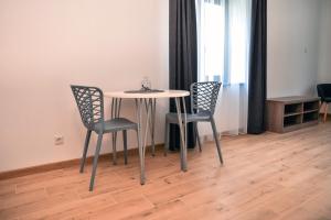 Four Rooms Apartments