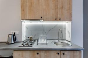 Old Tbilisi, in front of Wine Factory