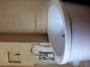 Four Poster Suite with Spa Bath room in Ty Gwyn Hotel