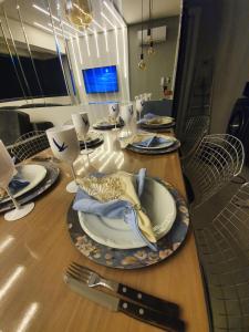 Lindo apto tudo novinho, prédio frente mar