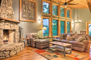 Peaceful Stony Point Getaway with Hot Tub and Views!