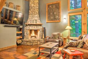 Peaceful Stony Point Getaway with Hot Tub and Views!