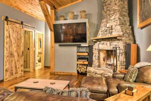 Peaceful Stony Point Getaway with Hot Tub and Views!